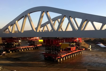 800 tons brug Naumburg in oogwenk geplaatst