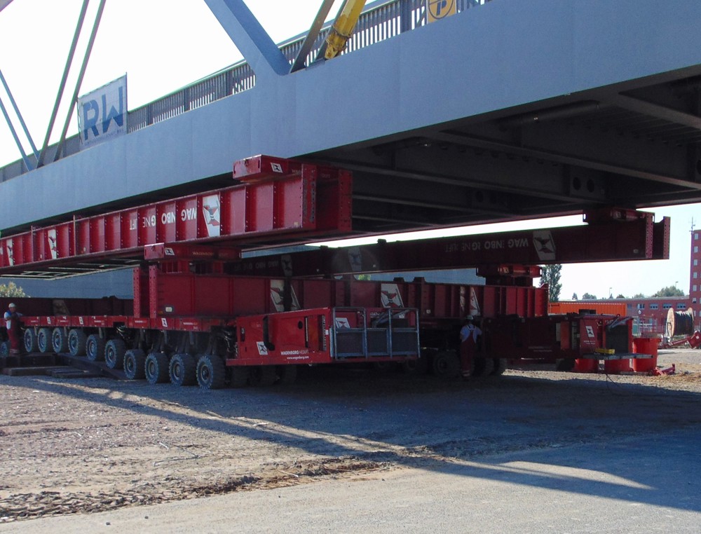 SPMT inzet voor plaatsen nieuwe brug